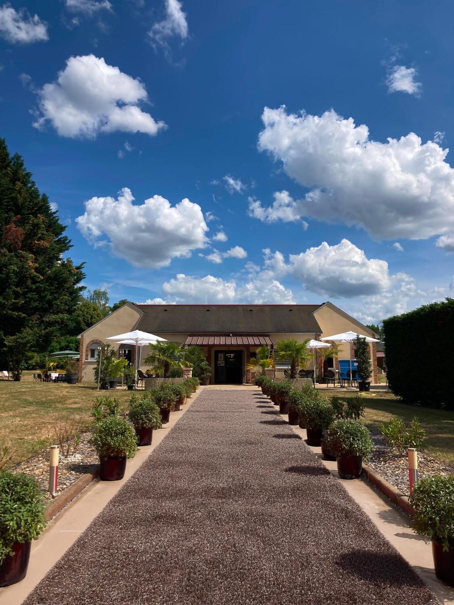 Hotel - Domaine De La Blanchardiere - Le Mans Change  Экстерьер фото