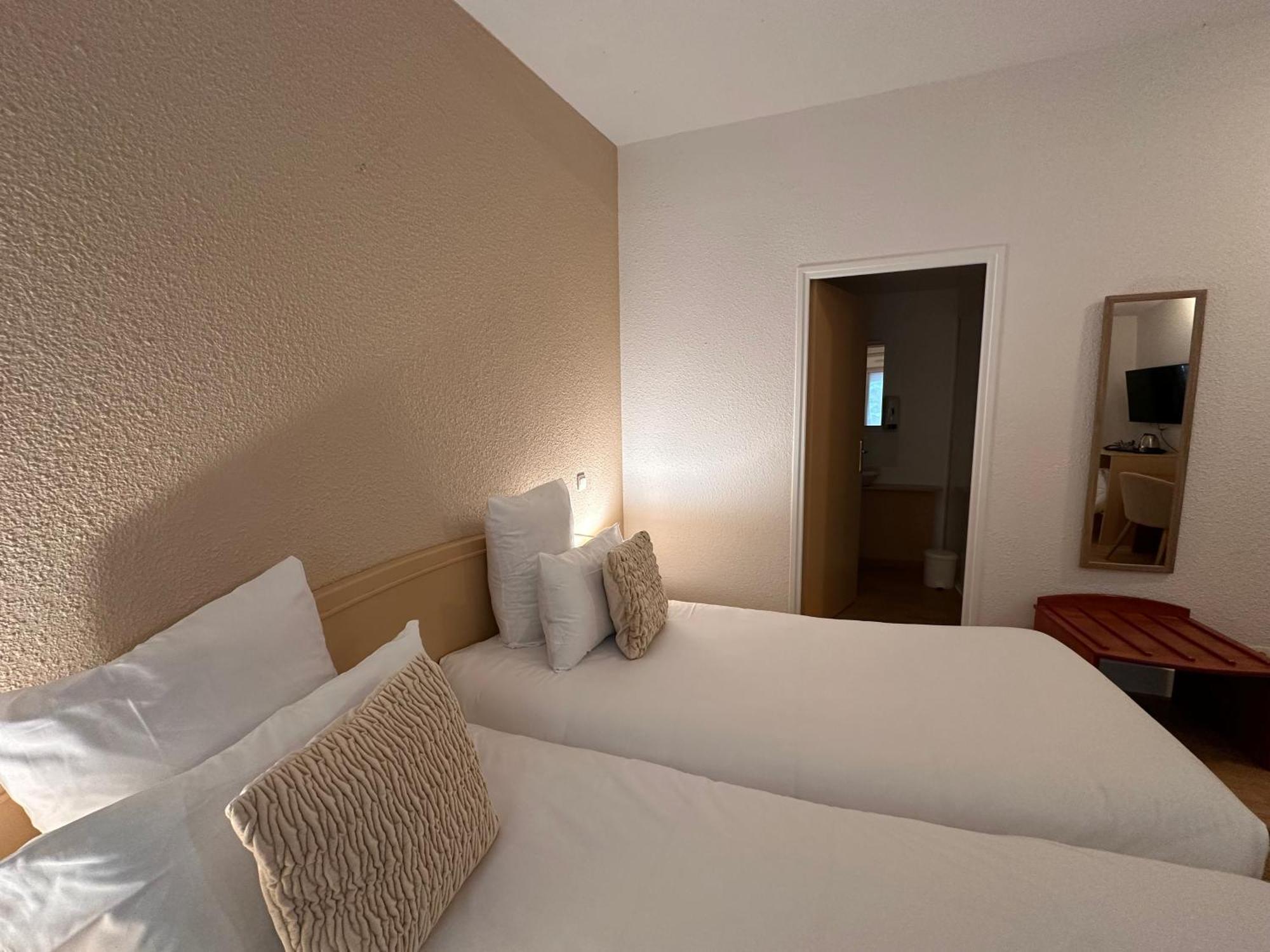 Hotel - Domaine De La Blanchardiere - Le Mans Change  Экстерьер фото