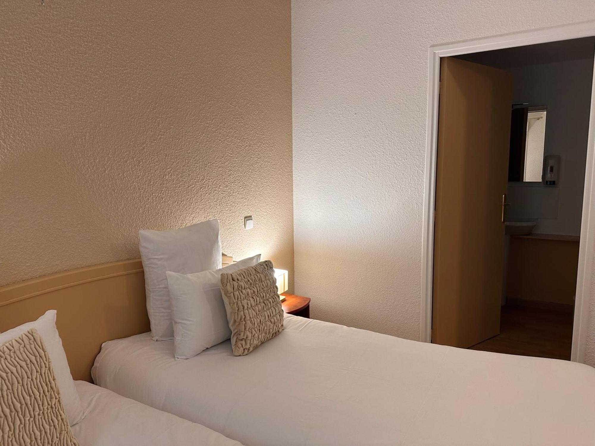 Hotel - Domaine De La Blanchardiere - Le Mans Change  Экстерьер фото